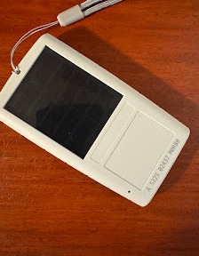 Audio Bible, likod, may solar panel